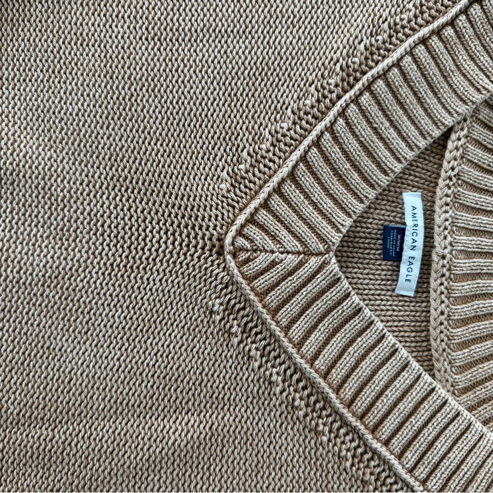 American Eagle Outfitters Tan V-Neck Sweater with Ribbed Knit Size Medium